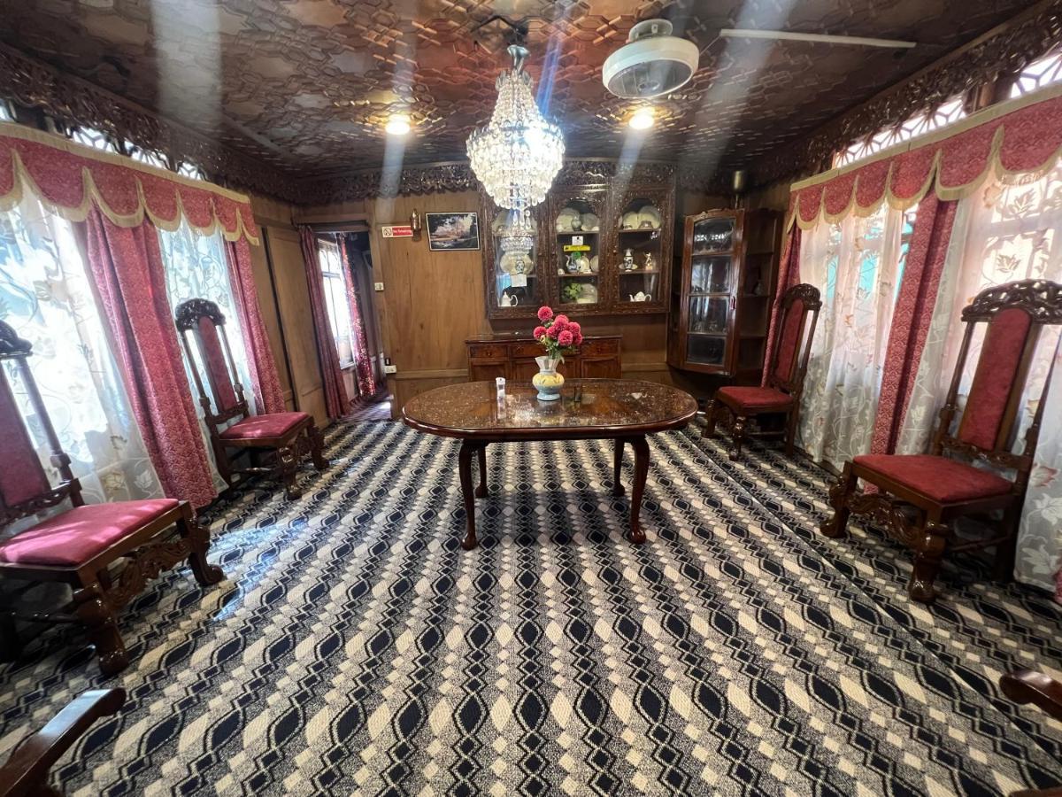 Aristotle Group Of Houseboats & Transportation Hotel Srinagar  Luaran gambar