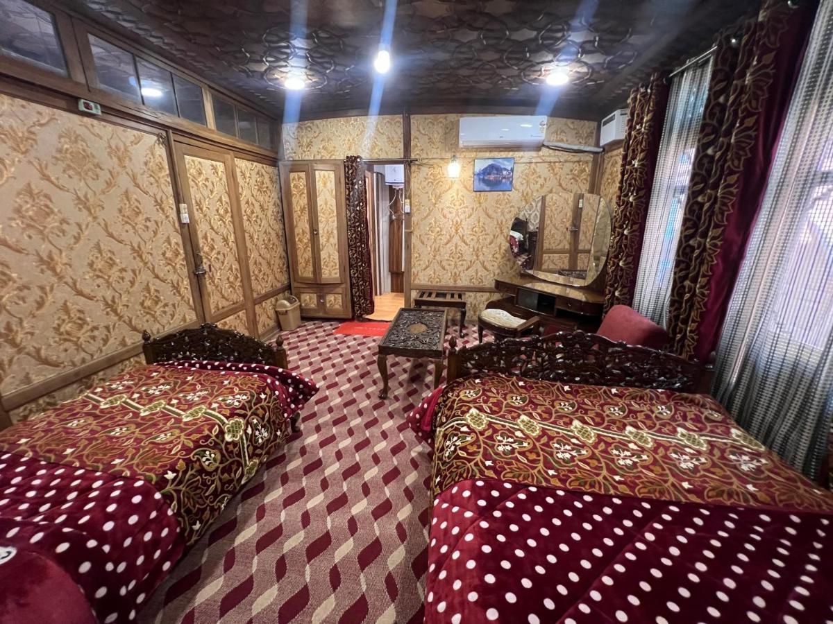 Aristotle Group Of Houseboats & Transportation Hotel Srinagar  Luaran gambar