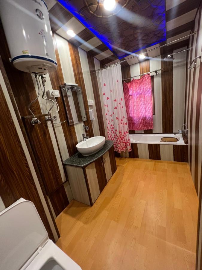 Aristotle Group Of Houseboats & Transportation Hotel Srinagar  Luaran gambar